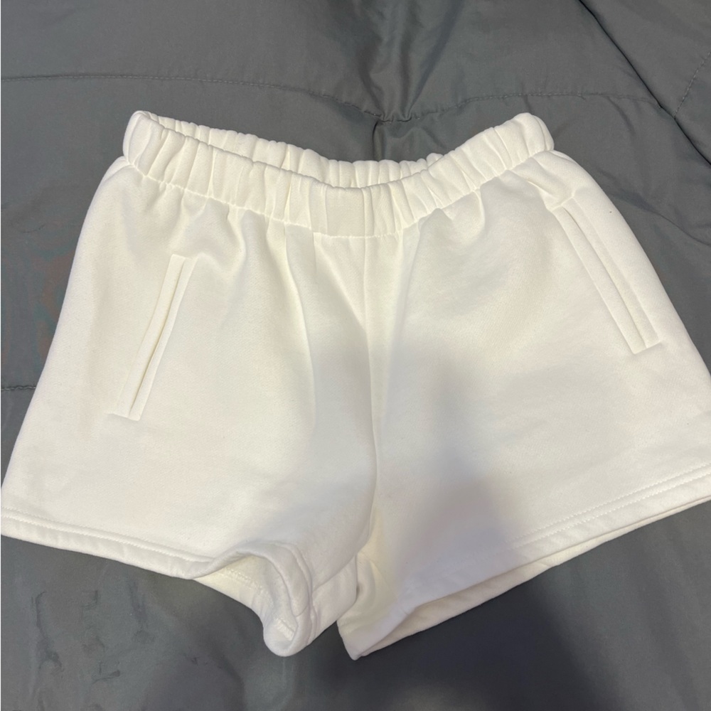 Tictoc medium white sweat shorts